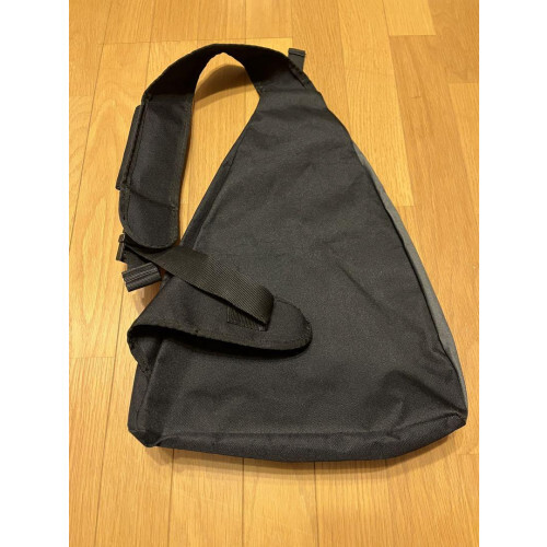 00s OAKLEY One Shoulder body Bag Tech Y2K khaki USED from 00s OAKLEY One Shoulder body Bag Tech Y2K khaki USED from