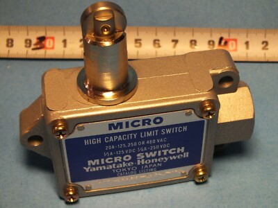 Yamatake-Honeywell BAF1-2RQN8-LH-J Micro Endschalter