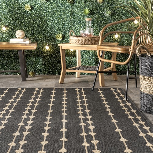 nuLOOM Kiernan Vertical Teardrop Stripe Indoor/Outdoor Area Rug in Charcoal - Picture 6 of 7