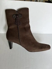 Womens Faux Suede Ankle Boots 8.5 Brown Zip Side w Tassel Boho Studio Works
