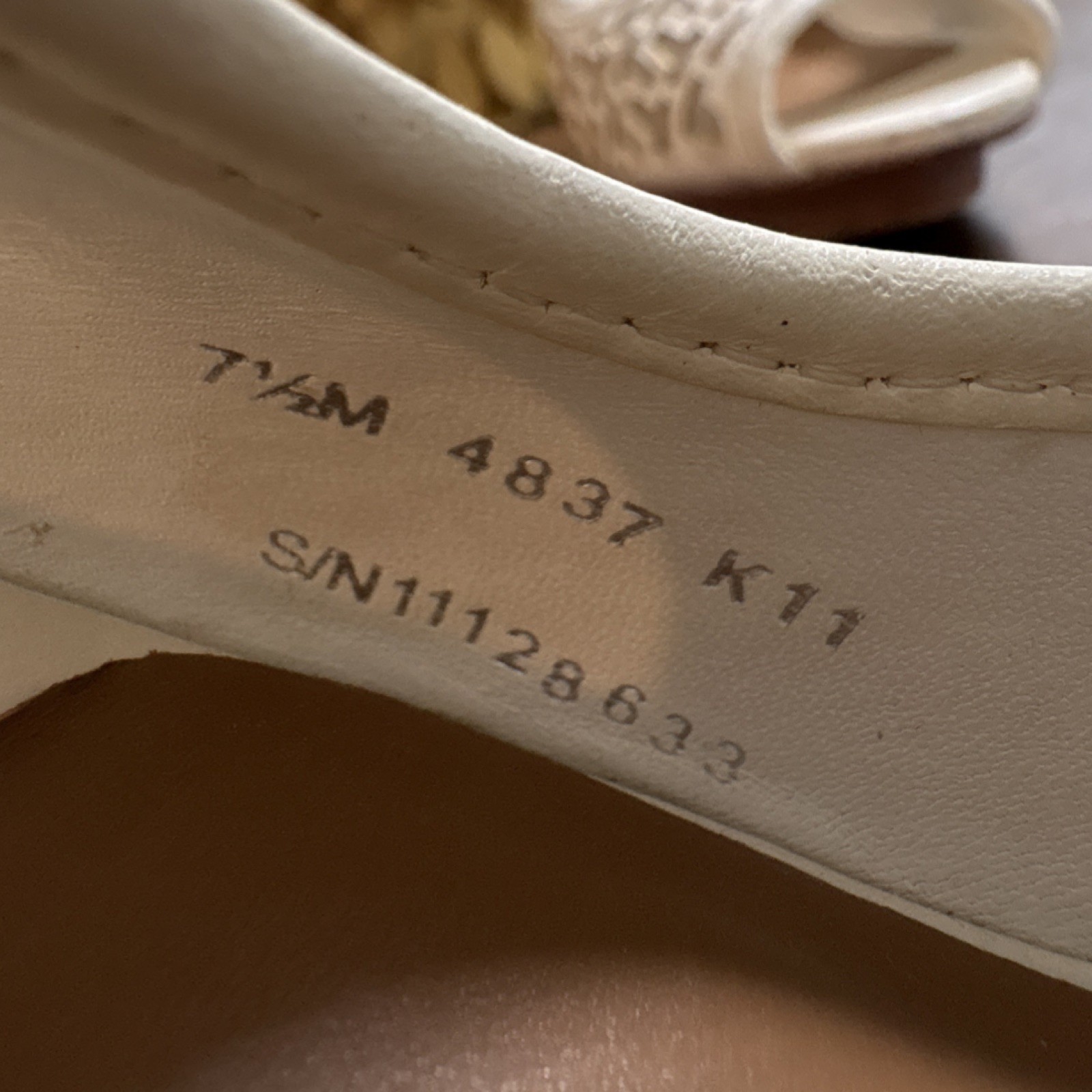 Tory Burch Geometric Cut-Out Logo Peep Toe Pumps White Leather US 7.5 thumbnail 2