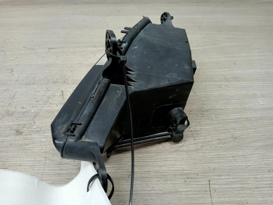 HOLDEN COMMODORE RIGHT INDICATOR/FOG/SIDE BUMPER FOGLAMP, ZB, 10/17-12/20 2019 - image 4 of 4