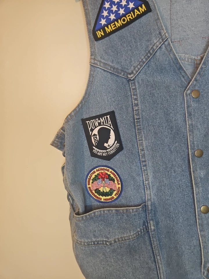 Chaleco de mezclilla vintage VFW - POW MIA y parches Rolling Thunder talla L Foto 4 de 4