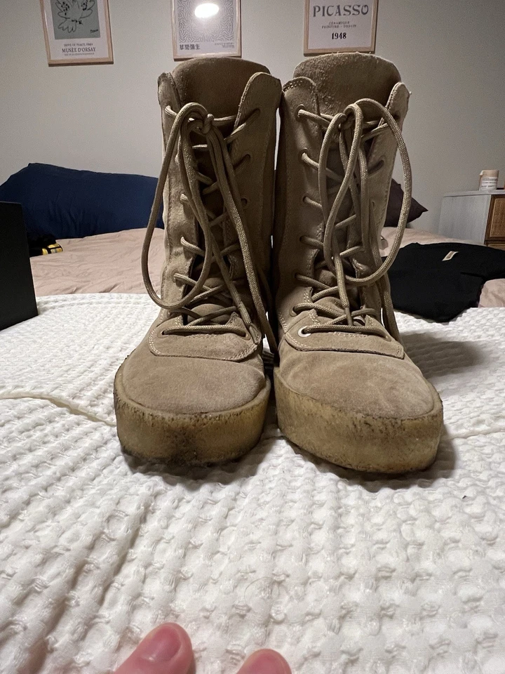 Bota Yeezy Temporada 4 Crepe Taupe Talla US 10.5/EU 44 Foto 2 de 4