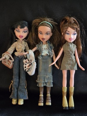 Y2K VTG 2001 BRATZ DOLLS LOT Clothes Shoes Jade Megyn Yasmin #10 Bundle WESTERN