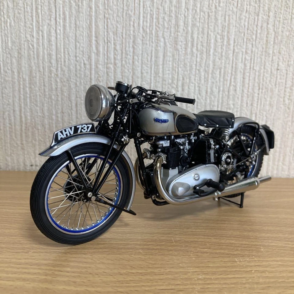 1/12 Minichamps Triumph Tiger 100 Motorcycle Model Diecast Replica Collectible - Image 4 of 4