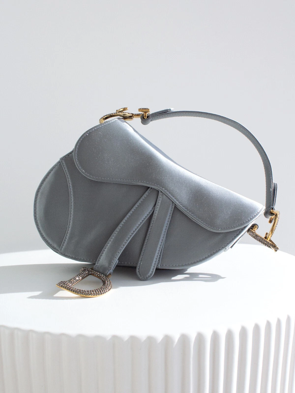 Mini sacoche Dior Saddle 2019 satin bleu glacé gris orné de cristal