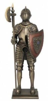 Mittelalterlicher Ritter in Rüstung mit Poleaxe & Schild Kaltguss Bronze tolle Details.