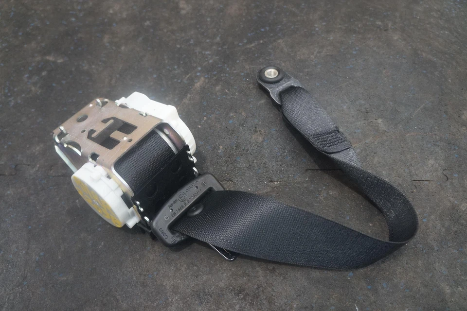 Оригинальный натяжитель заднего правого ремня безопасности Ferrari FF 2014 - Изображение 2 из 3