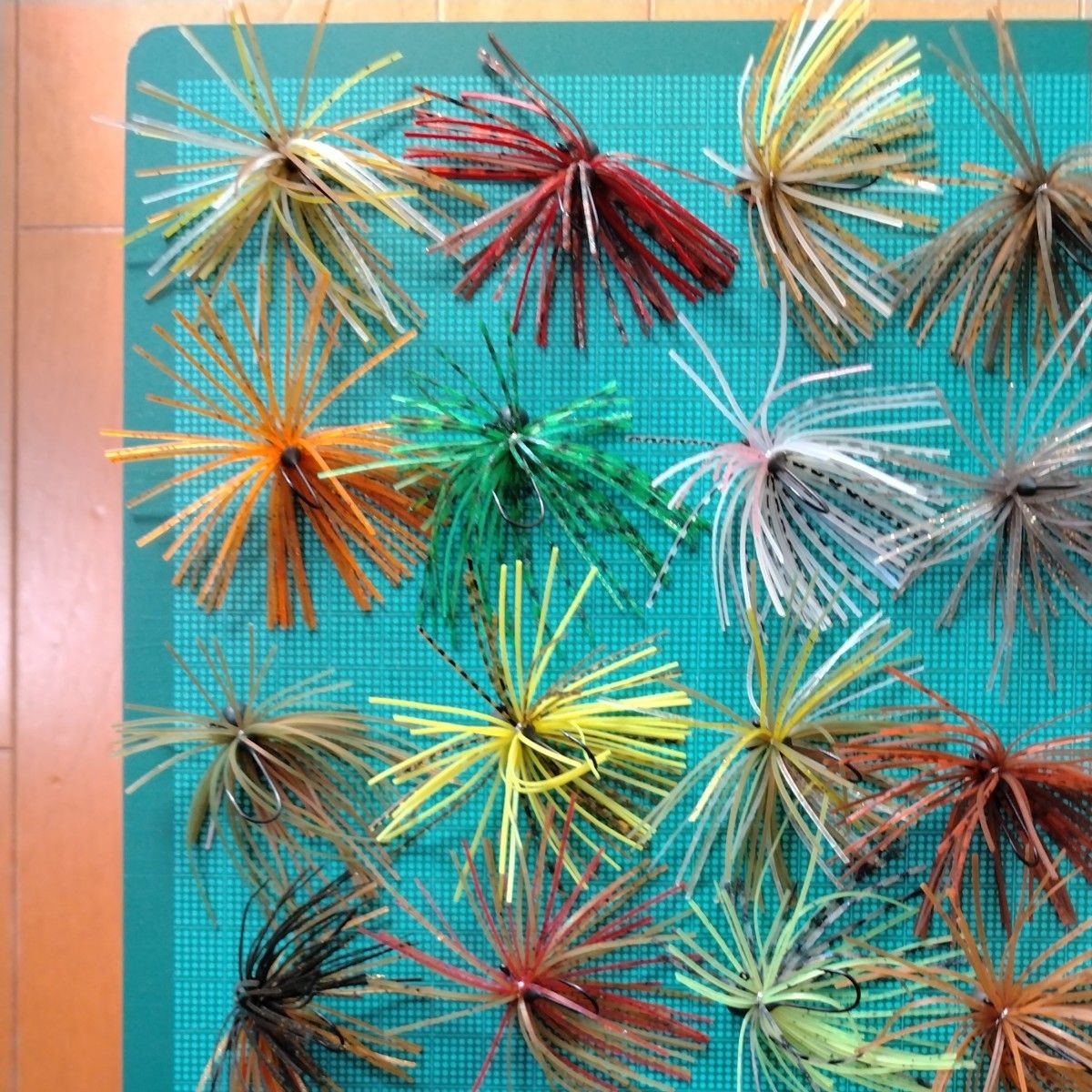 TsuneKichi Hanhan Jig 2.5g Set of 24 with Case - Image 2