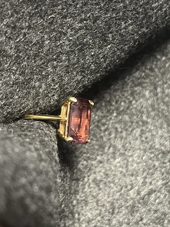 Vintage Women’s Emerald Cut Amethyst 14K Gold Ring - Size 6 - Image 3 of 4