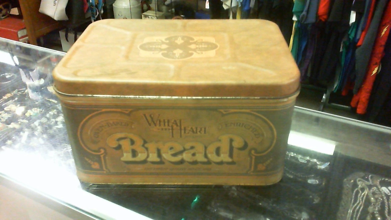 NICE Vintage 1977 Wheat Heart R & D Co. Green Metal Tin Bread Box Large NICE