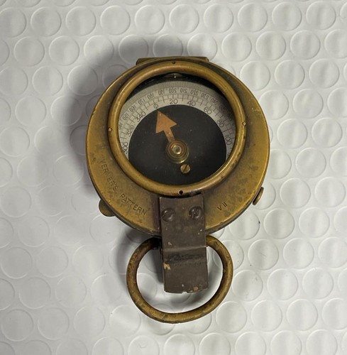 VINTAGE WWI 1915 BRITISH VERNER'S PATTERN VII  SWISS MADE COMPASS.