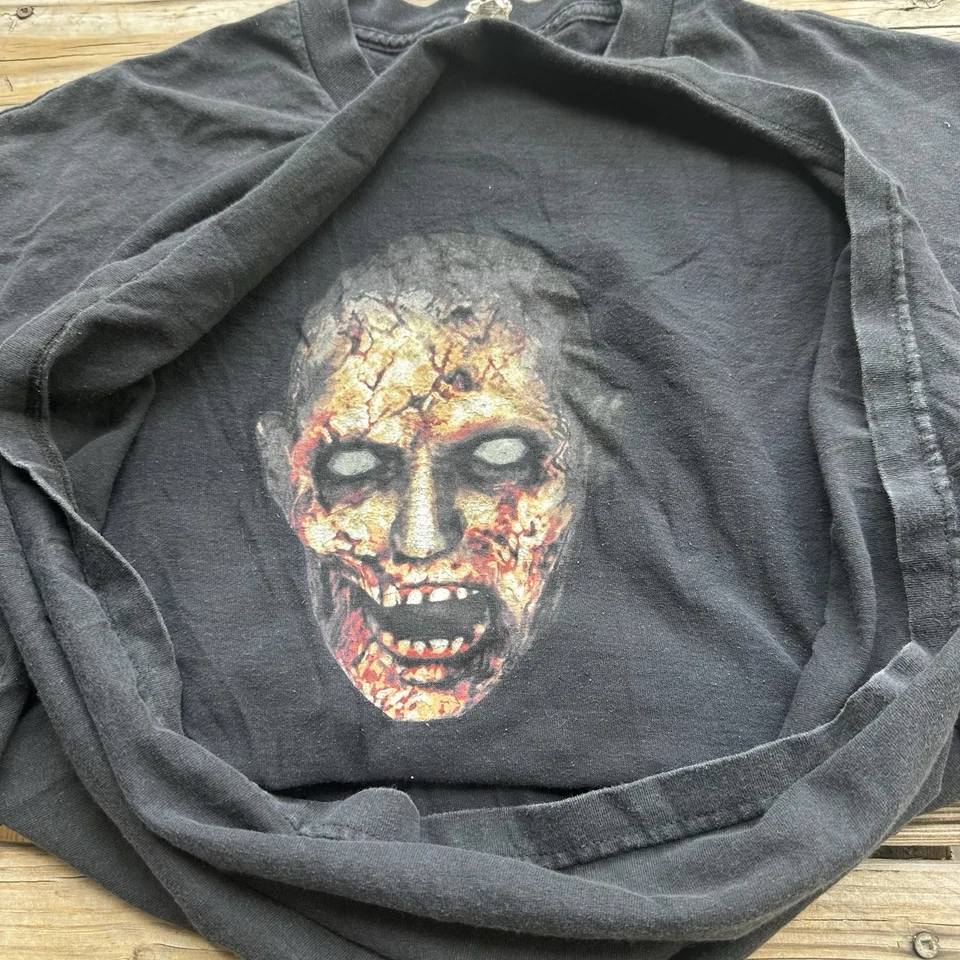 Rare 2009 Resident Evil The Dark Side Video Game Promo T-shirt Size XL - Image 2 of 4