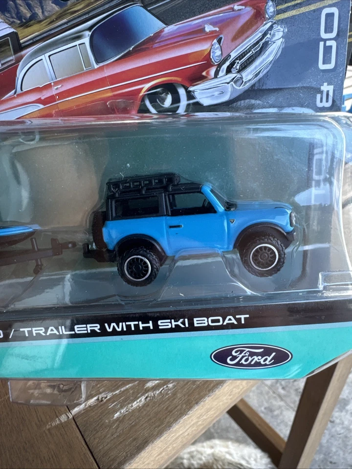 Maisto Tow & Go 2021 Ford Bronco w/ Bass Boat & 1966 Bronco Ski Boat - Lot of 2 - Image 4 of 4
