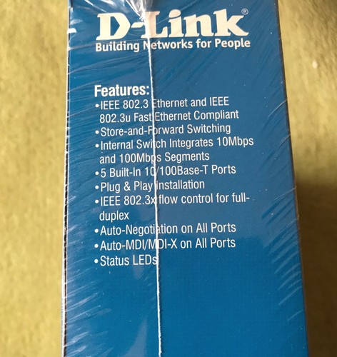 D-Link DES-1005D 5-Port 10/100 Fast Ethernet Desktop Switch With AC Adapter BN - Afbeelding 2 van 4