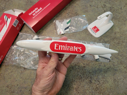 Vtg Orlando to Dubai EMIRATES AIRLINE Souvenir Plastic Model Plane Airbus 1:250 - Picture 5 of 10