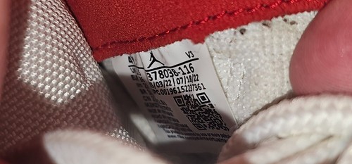 Air Jordan 11 Retro GS 'Cherry' size 4y - Picture 6 of 7