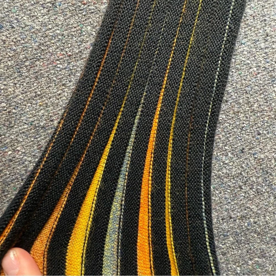 Suéter Angel by Sabri Ozel Multicolor Y2K Negro Naranja Amarillo Talla Pequeña Foto 3 de 4