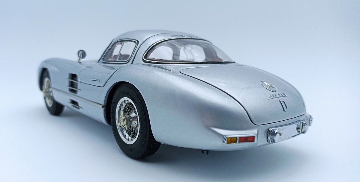 CMC M-076 1/18 Mercedes-Benz 300 SLR Coupe 1955 Silver / Red CMC M-076 1/18 Mercedes-Benz 300 SLR Coupe 1955 Silver / Red