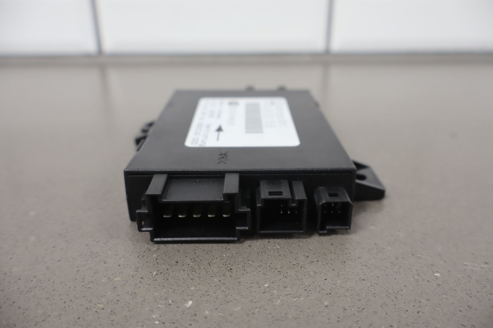 2007 Maybach 57 W240 Bus Node Roof Control Module A2408201885