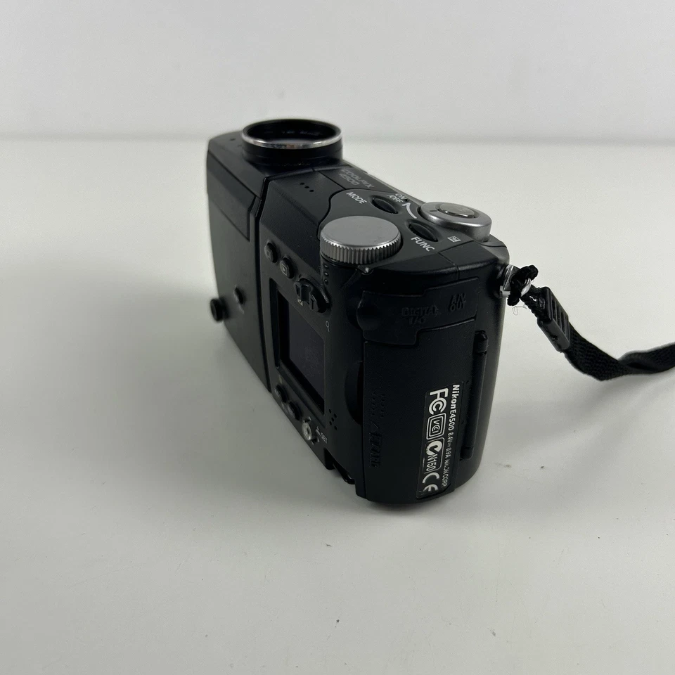 Nikon Coolpix 4500 4MP Digital Camera Nikkor Lens Black Folding Retro Vintage - Image 4 of 4