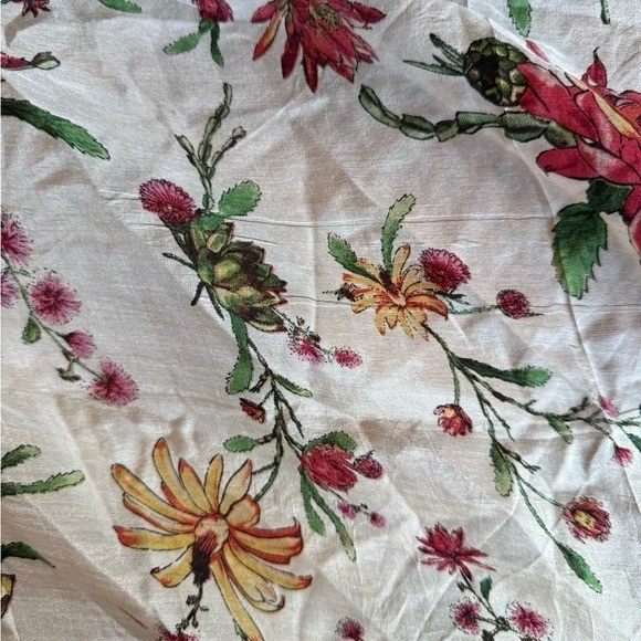 Chan Luu Bufanda Seda Floral Negro Rojo Foto 4 de 4