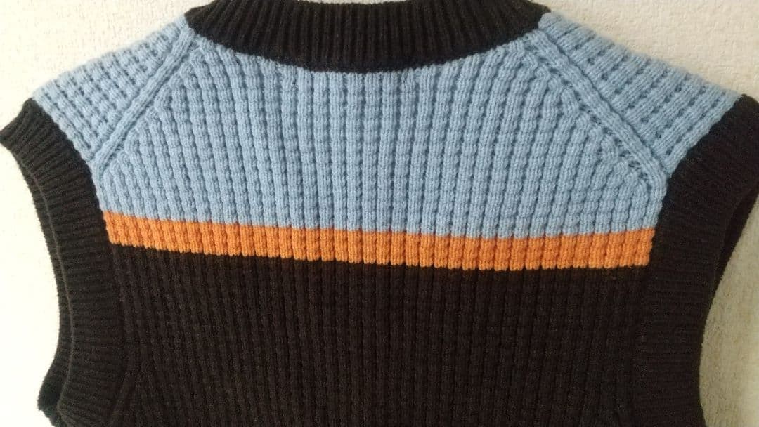 Uniqlo x Marni Popcorn Knit V-Neck Vest M Used Fashion thumbnail 4