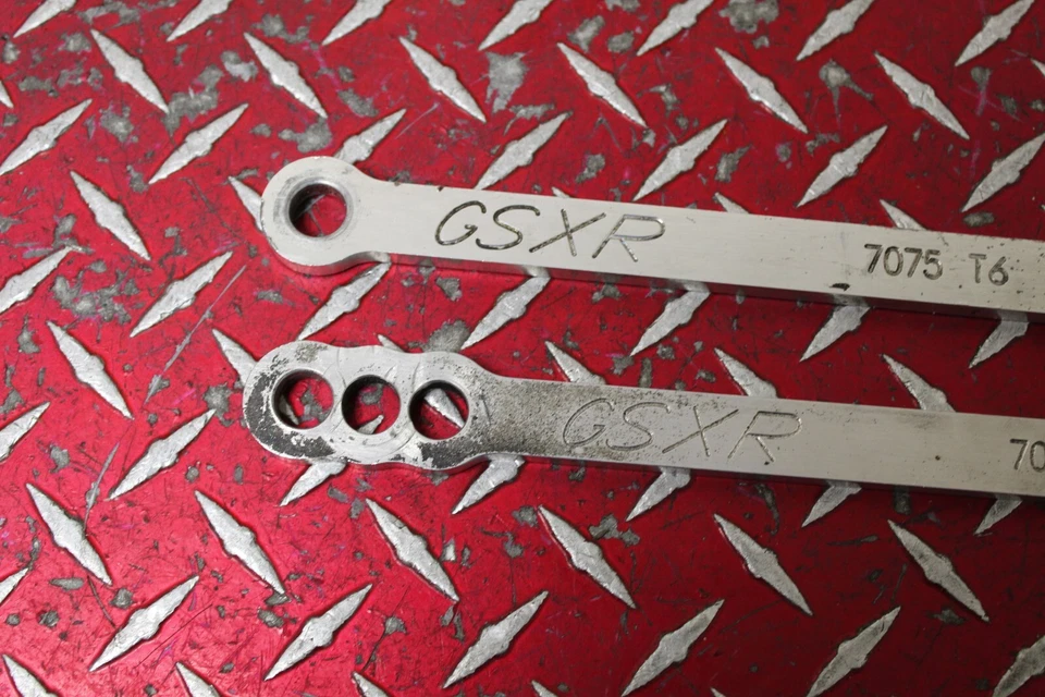 GSXR 600 750 2001-2005 3 orificios eslabones de descenso listos para instalar kp Foto 2 de 4