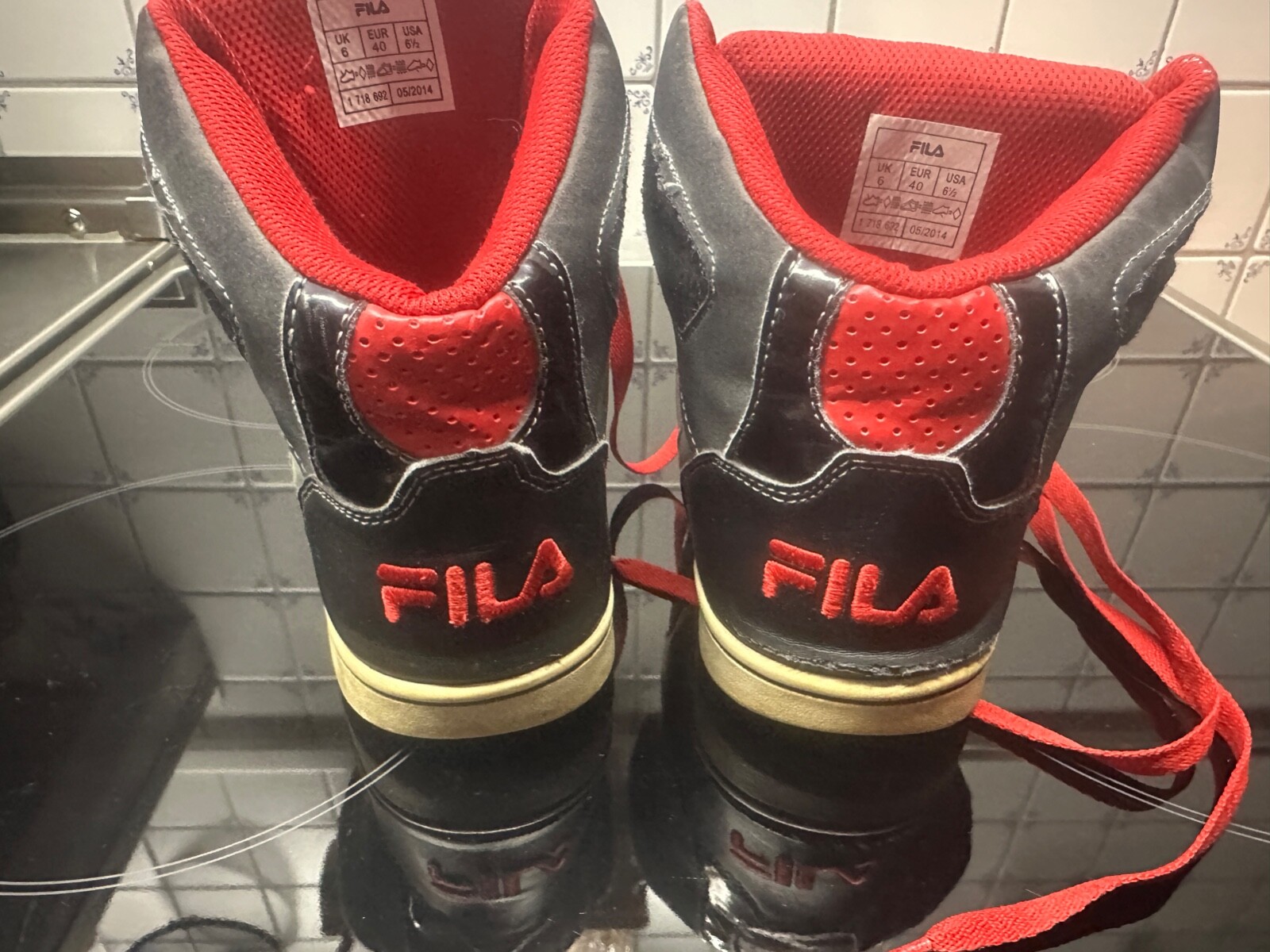 Sneaker FILA rosse nere grigie vintage da collezione taglia 40