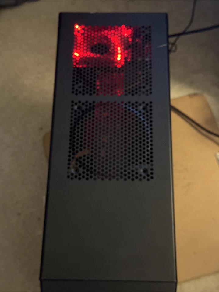 PC para juegos cyberpower, AMD FX-4300 Quad-Core, GeForce GTX 950, 8 Gb Ram, 930 Gb Foto 3 de 4