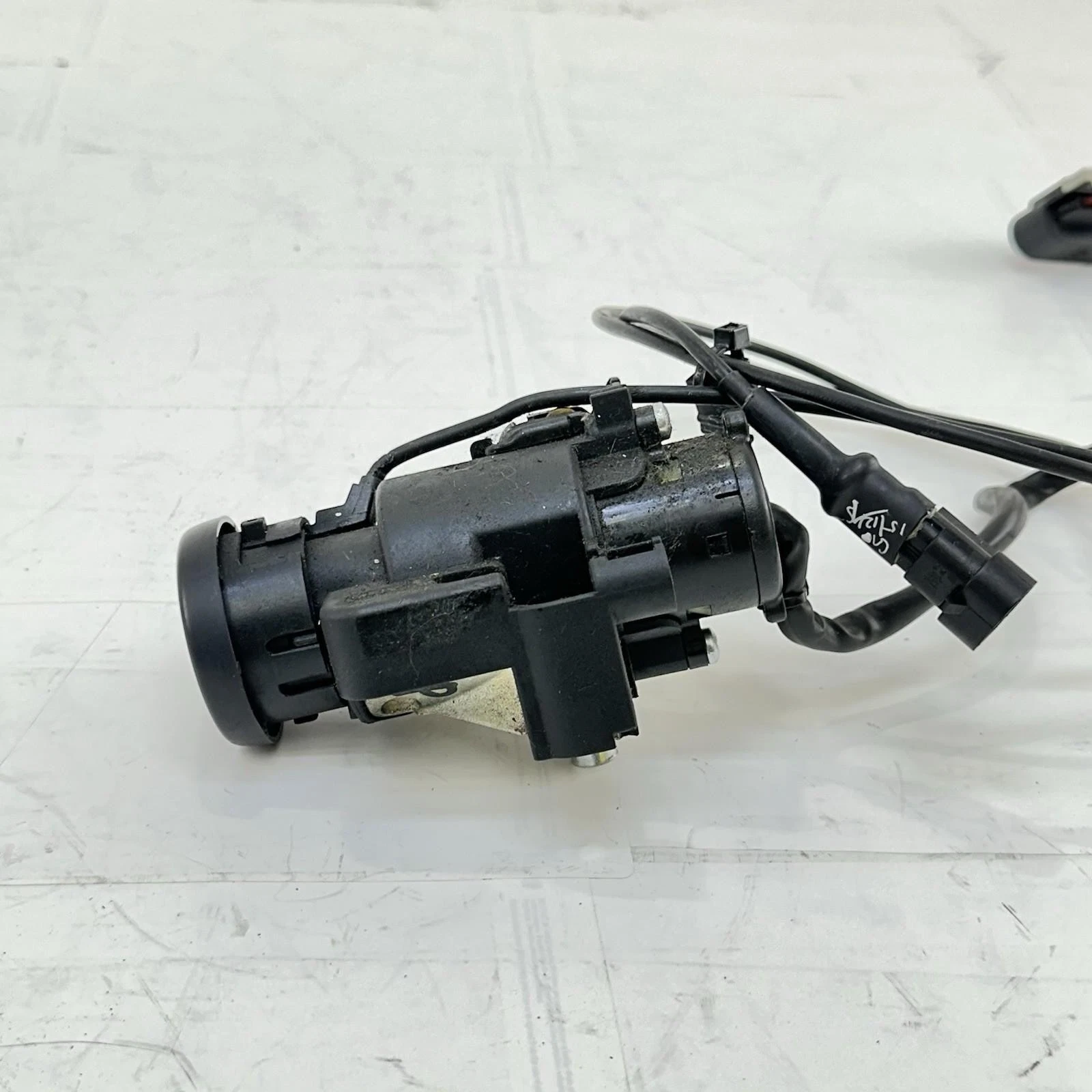 2016 CAN-AM SPYDER RT IGNITION LOCK SET KEY CARGO TRUNK LATCH RELEASE HANDLE