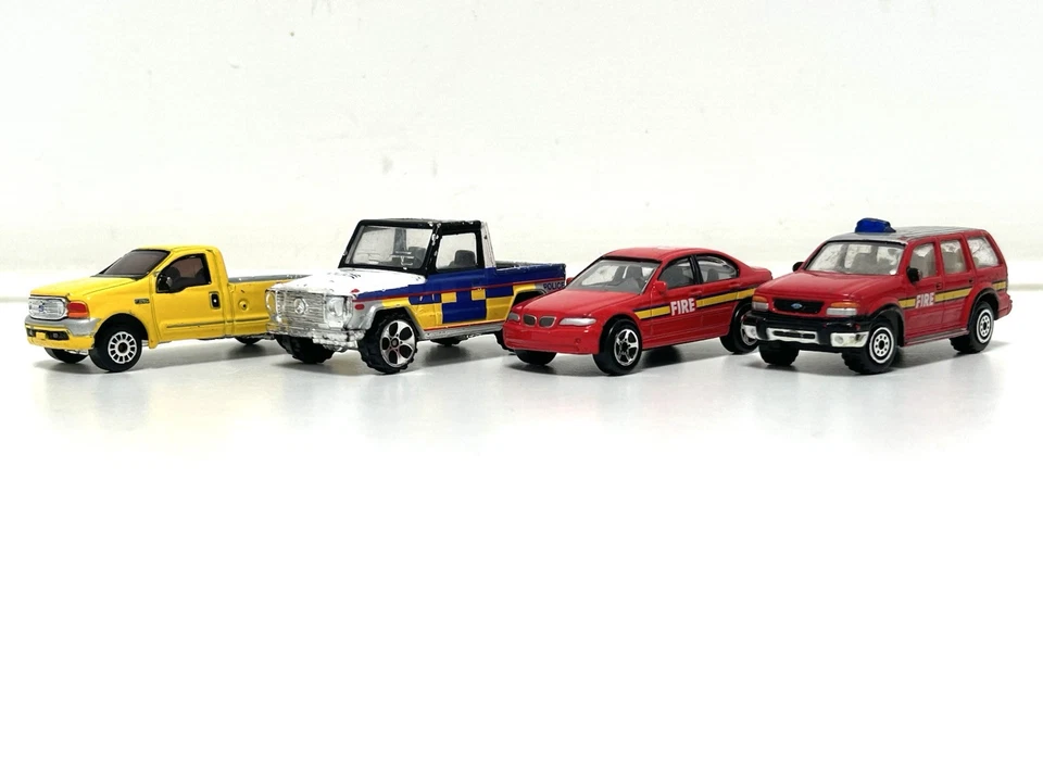 RealToy Diecast Vehículo de Emergencia Paquete X4 Bomberos Policía Modelo Juguetes Escala 1/59 Foto 2 de 4