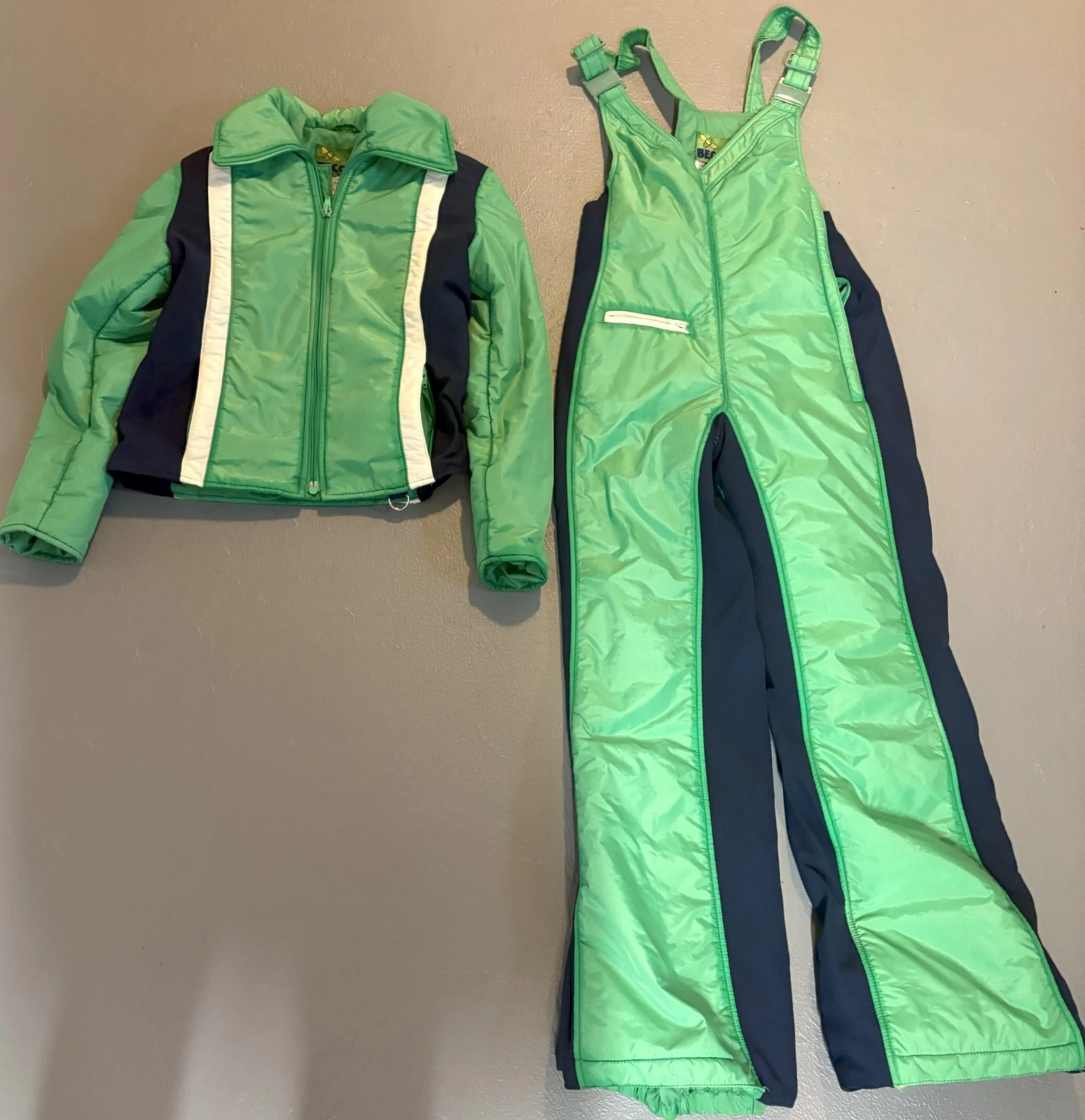 Vintage Women Size 14 Beconta Ski Snow Pants Bib Overalls + COAT Winter Outdoors
Opens in a new wind