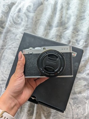 Fujiflim X-E4 Silver Body with Fujinon 27 XF27mm WR Pancake Lens