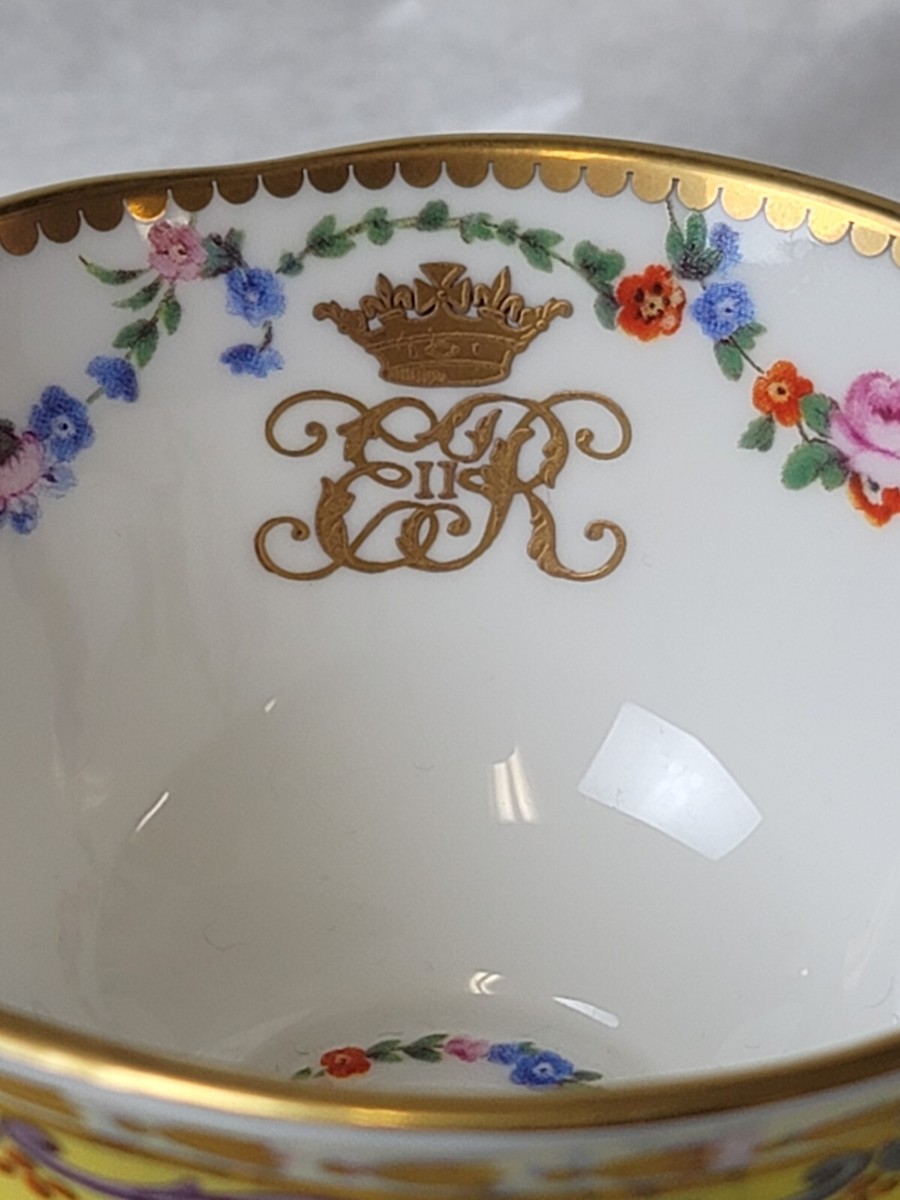 Queen Elizabeth II Buckingham Palace Limited Ed. 15/250 Tea Cup