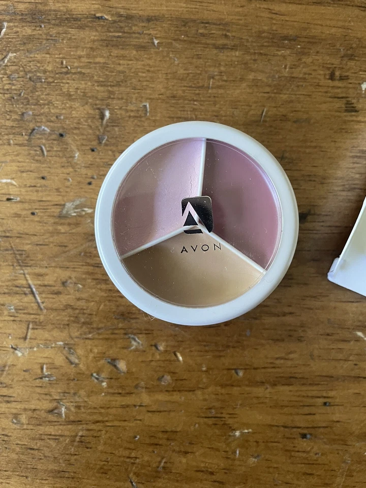 New In Box AVON Flawless Make-Up Trio - Eye  Lip Concealer Pedaling Pink - Image 3 of 3