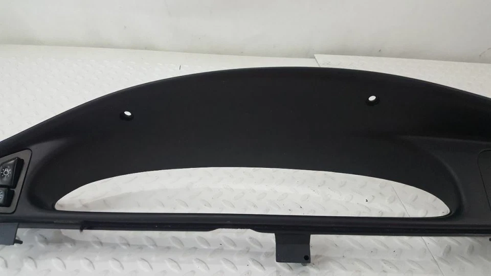 Oldsmobile 88 Royal 1996 velocímetro tablero bisel con interruptor de faro de CA Foto 3 de 4