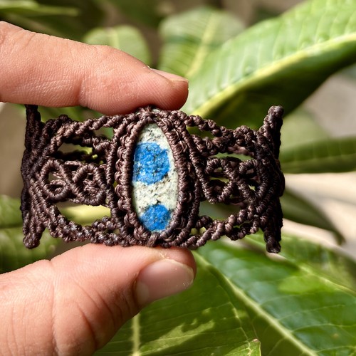 Bracciale artigianale con pietre preziose in macramè boemo azzurro goccia... - Foto 7 di 10