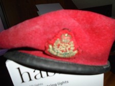 Original Britische Armee Soldaten Barett Royal Military Police Größe 50 cm Kostüm