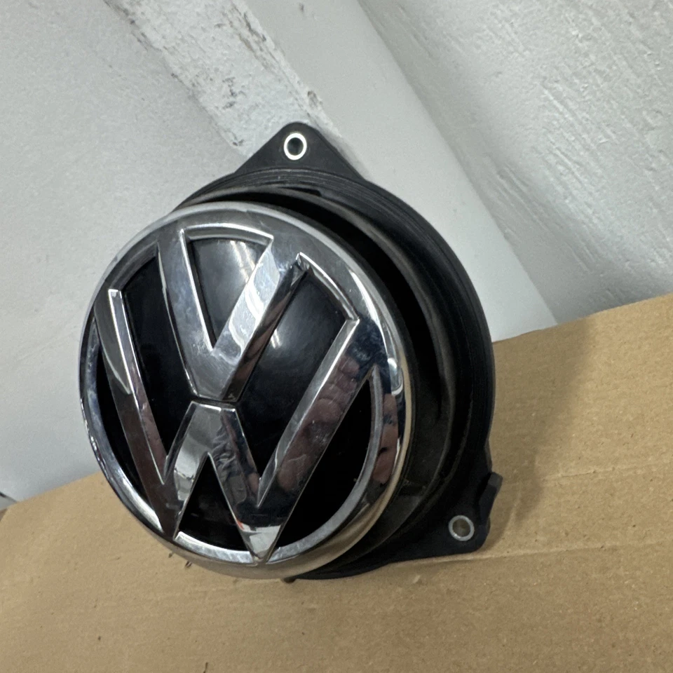 Manija de liberación de escotilla trasera OEM Volkswagen Beetle 5C5-827-469-D arañazos Foto 3 de 4