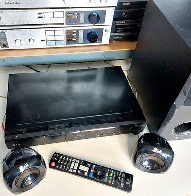 LG HB405SU - Home Cinema 5.1 Blu-ray FM Tuner - Fernbedienung - Lautsprecher