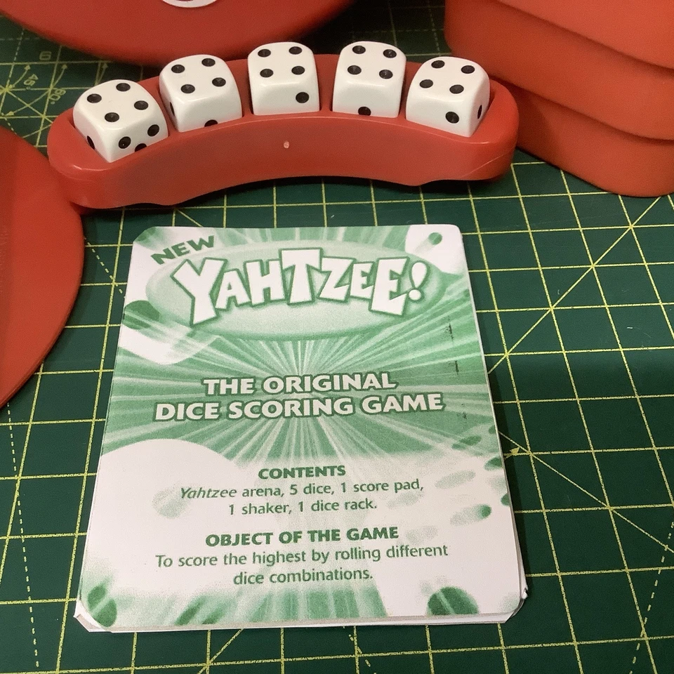 YAHTZEE - TRAVEL VERSION  - DICE GAME - HASBRO 2004 - Image 3 of 4