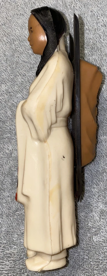 Винтажная целлулоидная индейская женщина с ребенком в папуасе с ручной росписью - Изображение 2 из 4