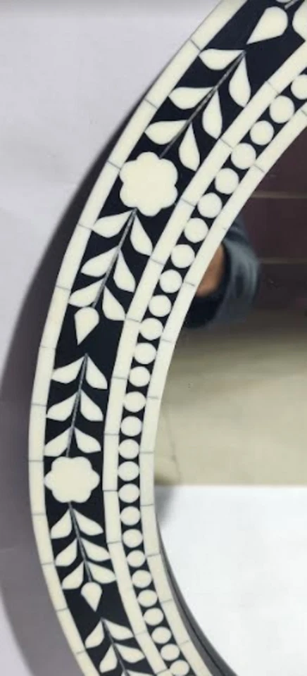 Espejo floral redondo blanco con incrustaciones de hueso Foto 2 de 4