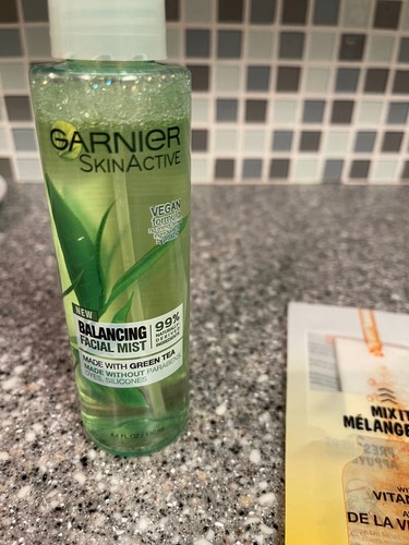 Garnier SkinActive Glow Boost Mask and Balancing Facial Mist NEW - Picture 3 of 5