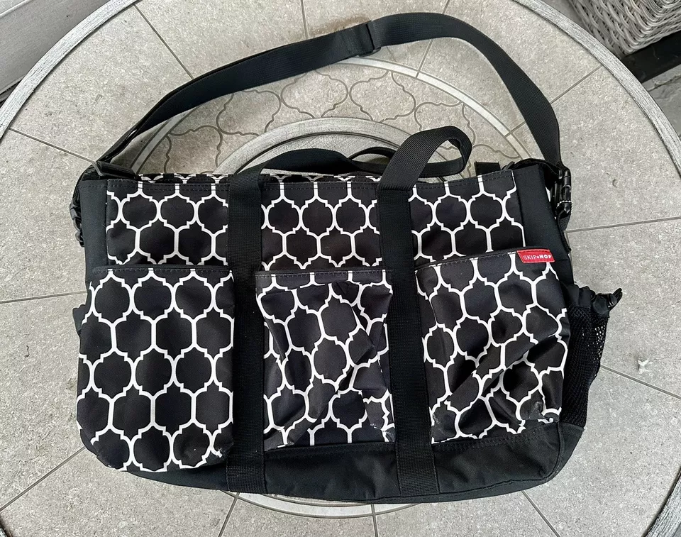 Bolso de Viaje Skip Hop Pañales Bebé Blanco y Negro Múltiples Bolsillos Grande Estilo Foto 3 de 4