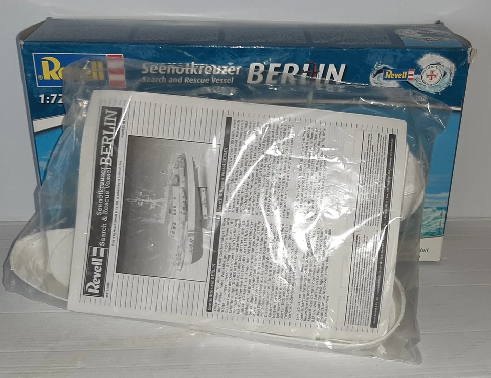 REVELL 1/72 SENOTKREUZER SEARCH AND RESUCUE VESSEL BERLIN KIT MONT. REF.05211 - Immagine 3 di 3