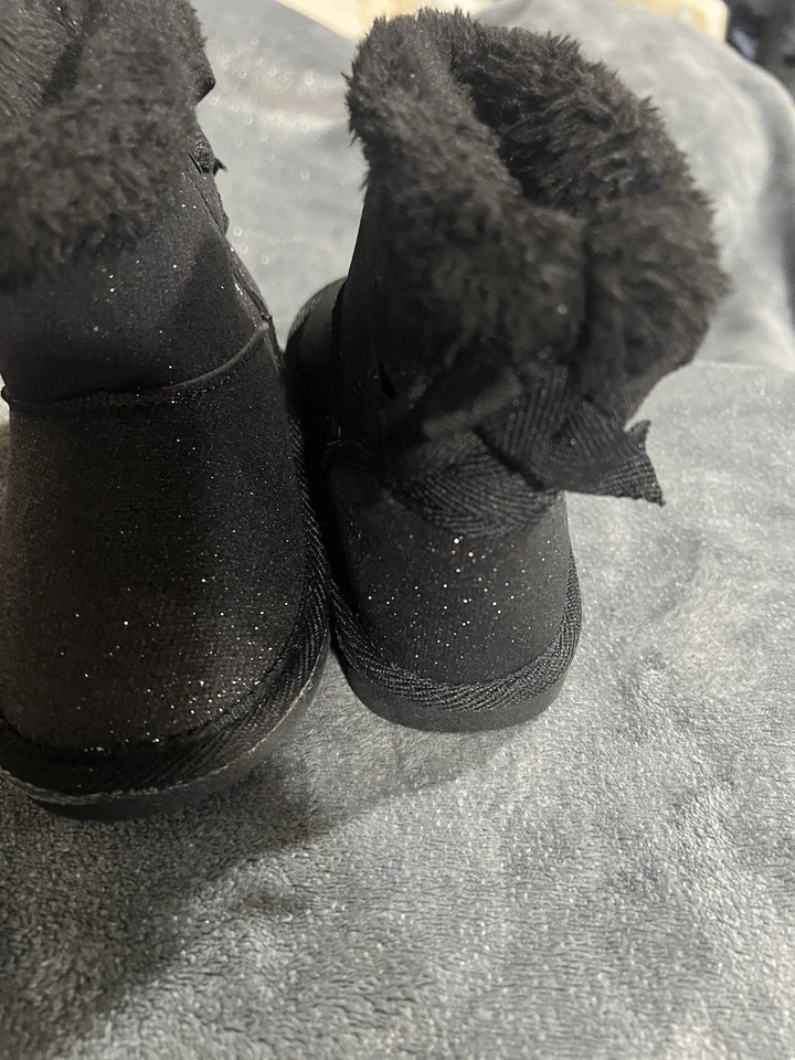 Botas negras para niñas pequeñas talla 5 zapatos sin cordones botines brillantes piel sintética sin caja Foto 3 de 3