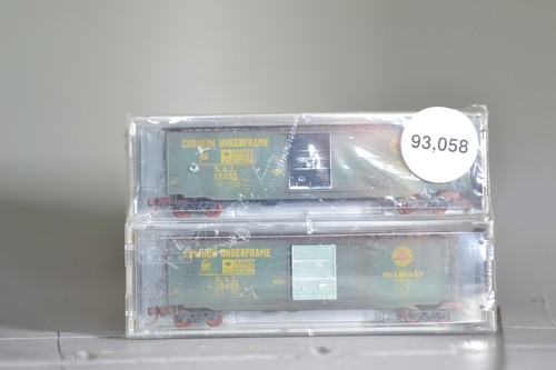93058 MICRO TRENES ESCALA N VAGÓN DE CAJA PAQUETE DE 2 NSE NSC AVISPONES VERDES DESGASTADOS | Condition: Used